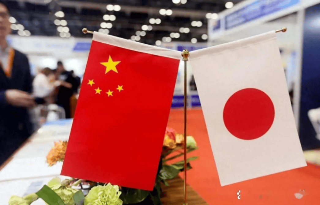中方制裁大棒刚落下，30名日本议员组团窜台，日本右翼还在用“对华强硬”转移矛盾