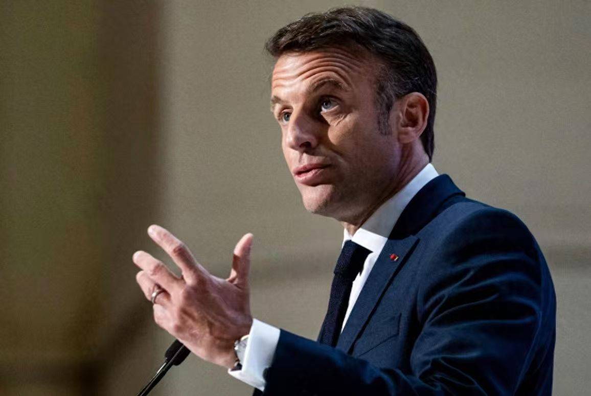 结束访华不到1个月，马克龙宣布法国拟建新航母，8万吨电磁弹射还配六代机