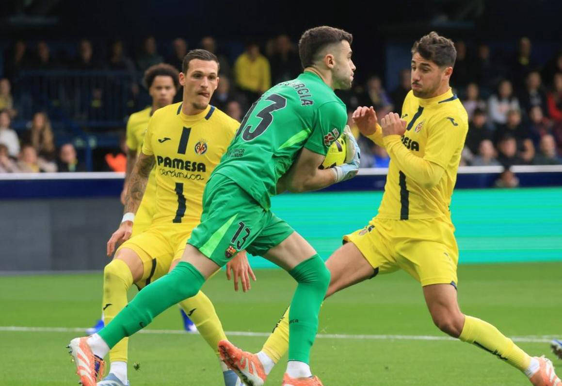 西班牙足球甲级联赛西甲夺冠最大热门诞生：巴萨8连胜领跑领先皇马4分稳坐榜首