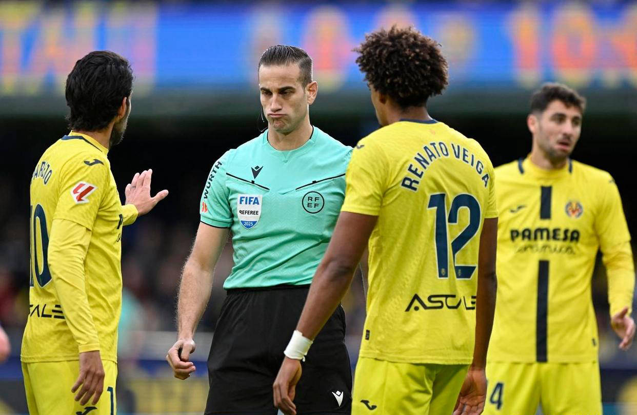 西班牙足球甲级联赛西甲最新积分战报：巴萨豪取八连胜领先皇马四分；马竞大胜跃升前三