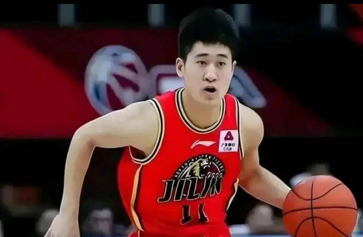 “吉林男篮对阵北控男篮钟诚主教练叫扬叔 -