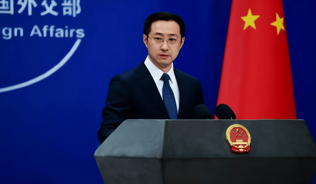 原创             特朗普突然下达禁令，不准进口中国无人机，外交部回应反将一军