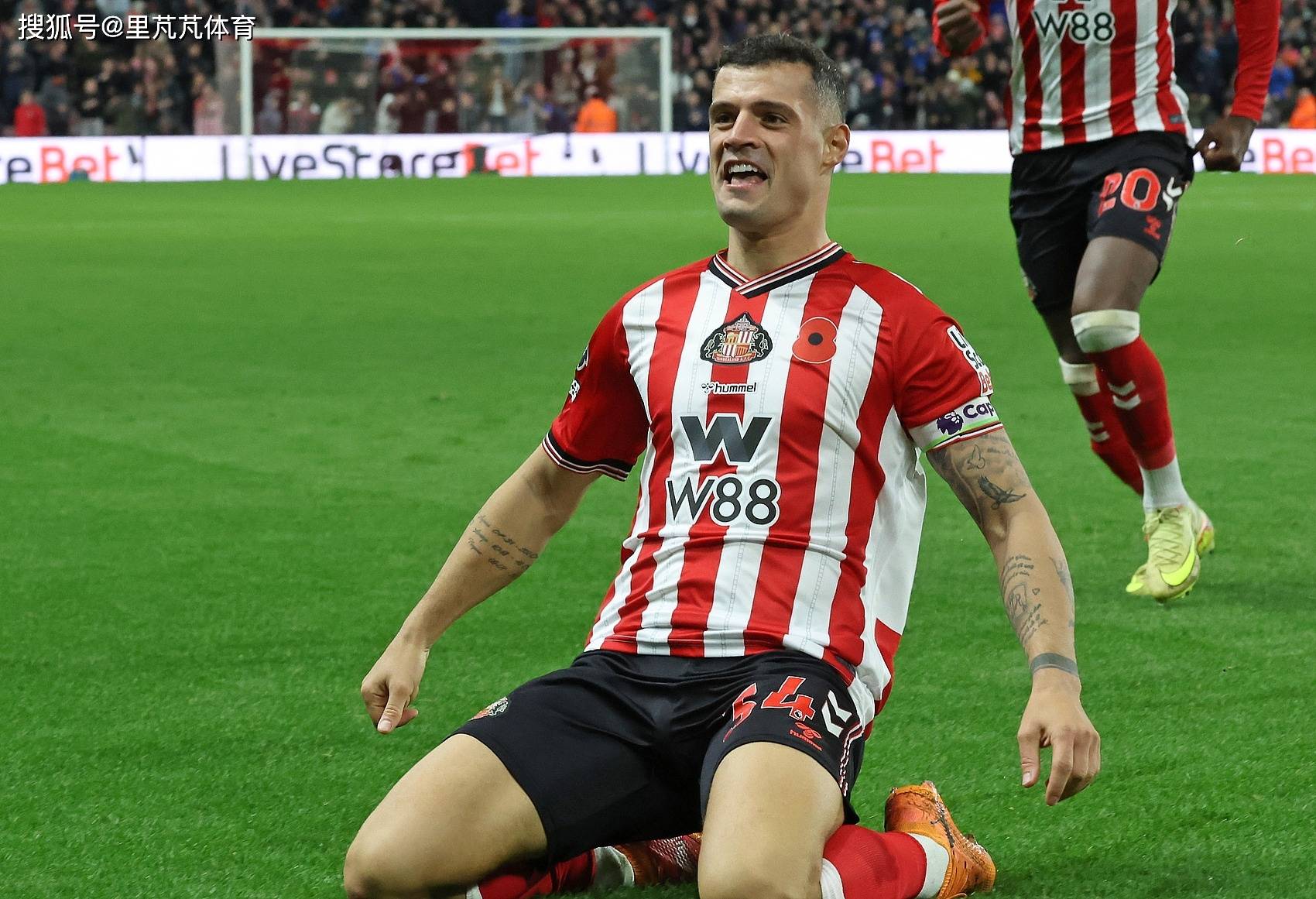 原创             一日英超动向：曼联胜纽卡升至第五，阿森纳PK曼城竞争极其激烈