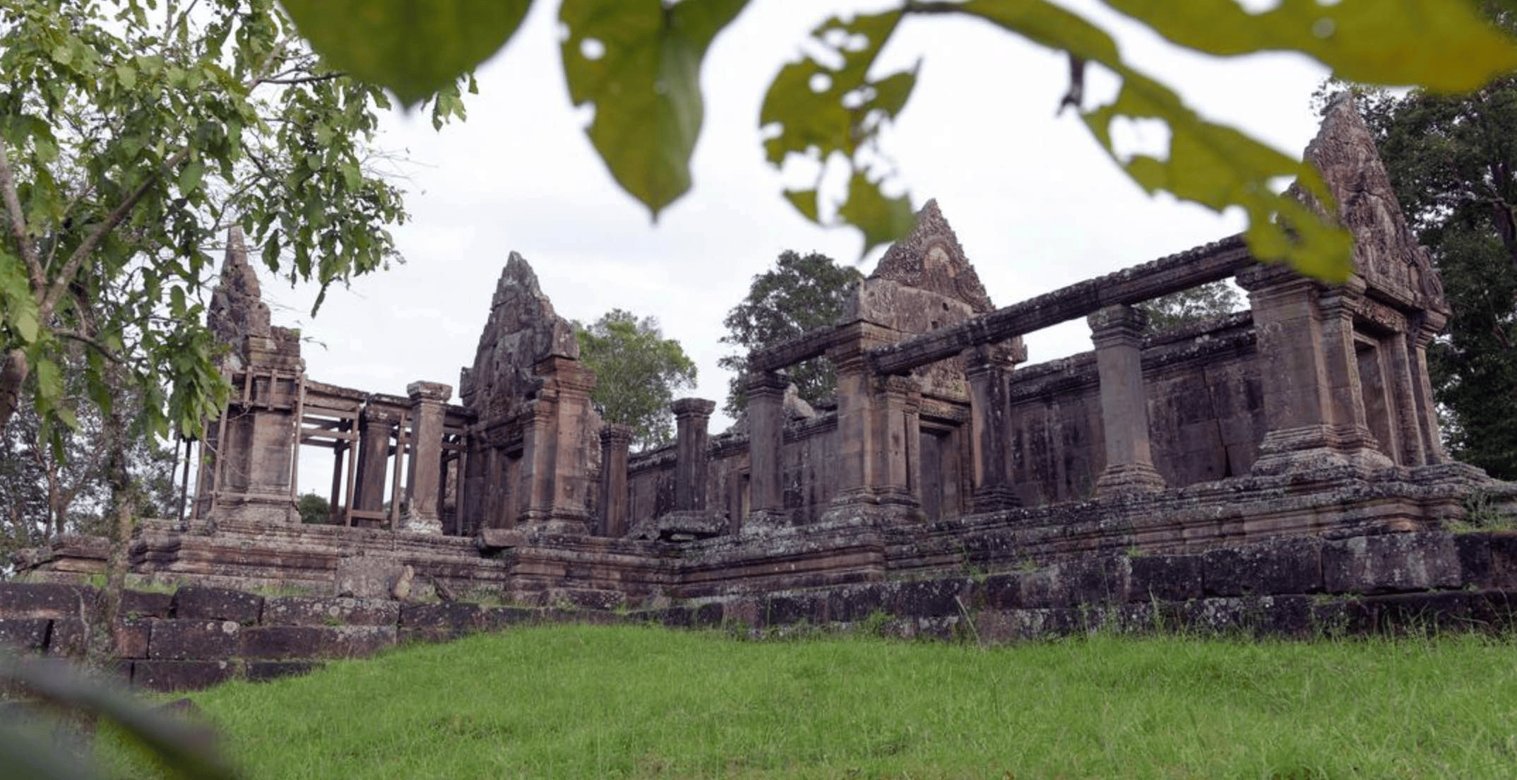 柬泰战争迎来落幕，双方防长终于握手，王毅早已告知全球