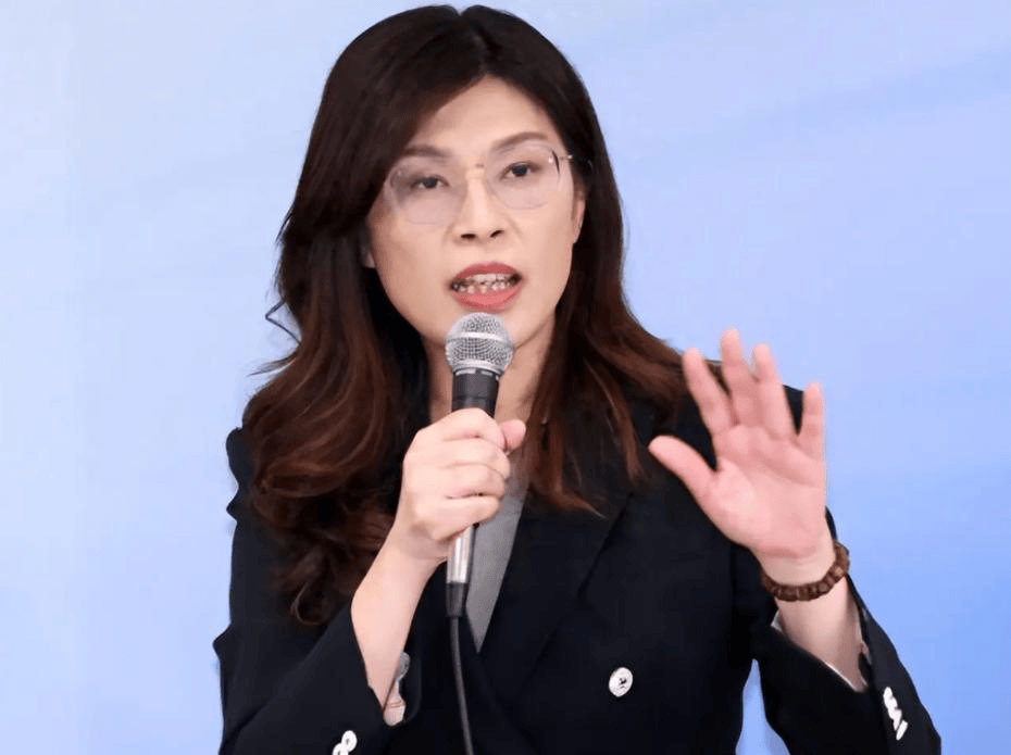 解放军围台第1天，台军喊出备战，郑丽文痛批赖清德：把路走绝了！