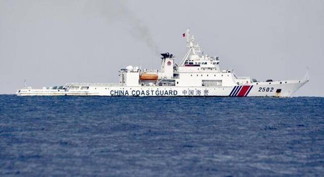 围台演习升级，钓鱼岛被盯死，高市急匆匆现身，连鞋都没来得及换