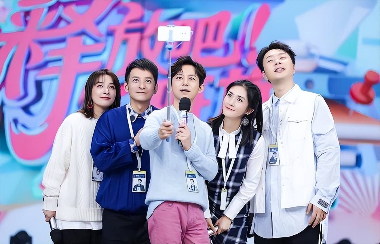 墙倒众人推!人民网怒斥、保姆举报51岁无妻无子的何炅还是崩溃了