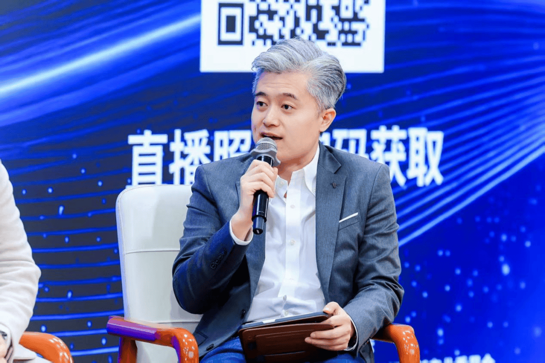 数据猿张艳飞受邀参与中邦数据理会行业大会解析AI与理会共生之道