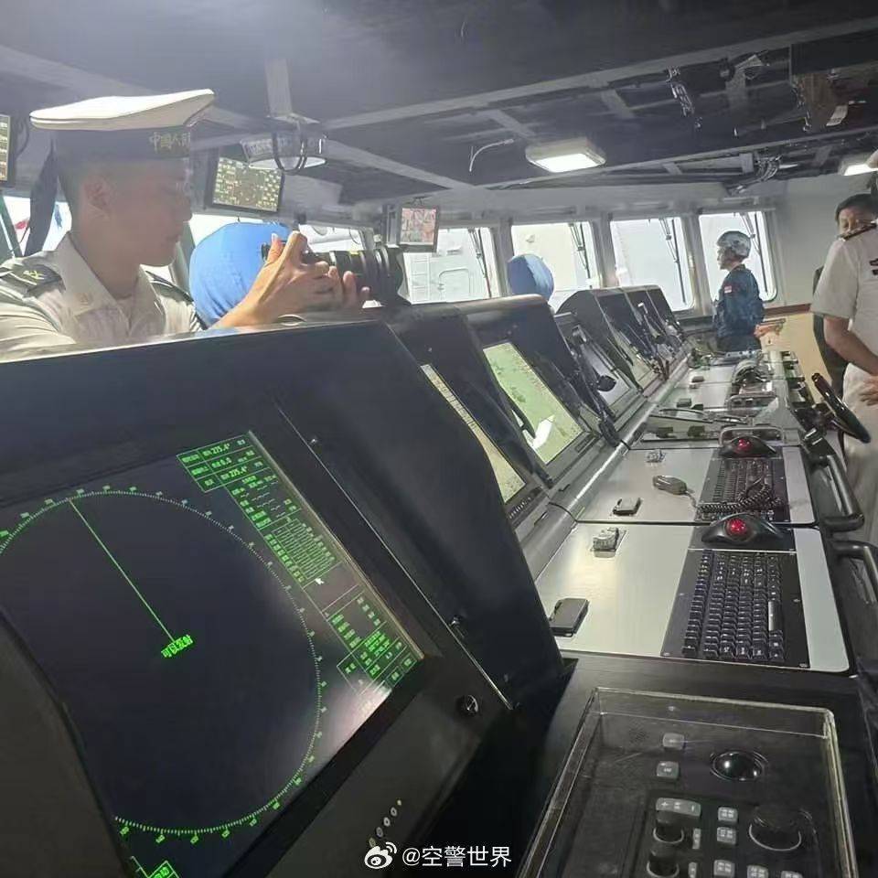 突然亮相！052D型驱逐舰第32艘登场，1000公里外精准干翻“阿利伯克”