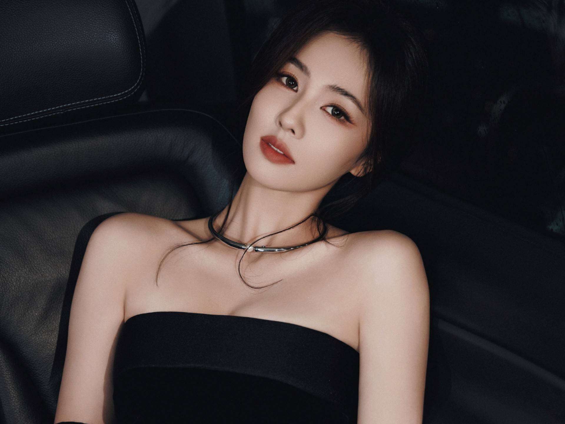 米兰体育- 米兰体育官方网站 世界杯官方指定投注平台白鹿时装周礼服撕裂！安全裤外露尴尬捂胸精修图VS生图差距太大引群嘲