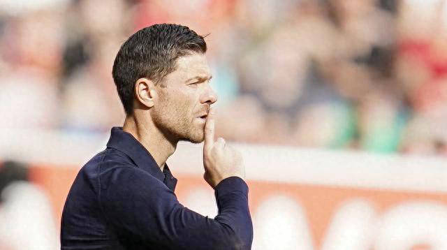 西甲最新积分榜更新：巴萨领先4分皇马大胜贝蒂斯马竞客场平局难掩隐忧西班牙足球甲级联赛