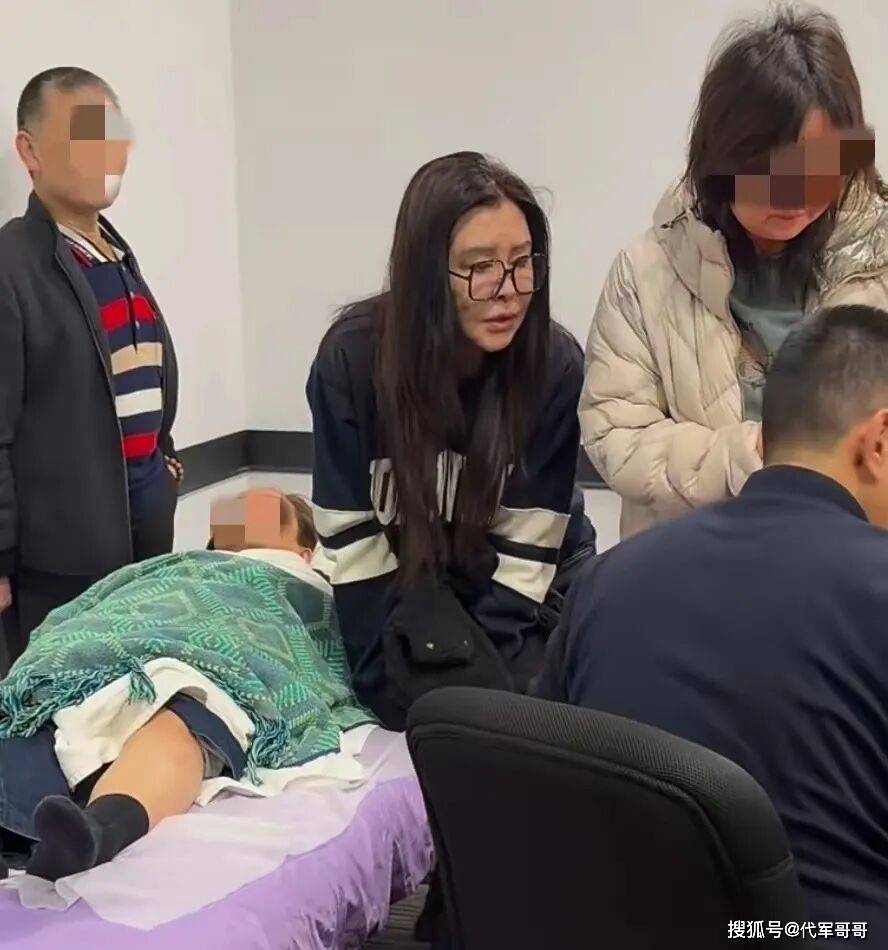 59岁王祖贤近况曝光!在加拿大别墅区开艾灸馆,一个人孤苦伶仃生活