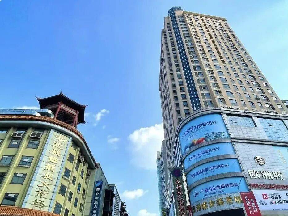 地摊货也能走上邦际时装秀！你穿的4条裤子有1条能够来自湖南的芦淞！