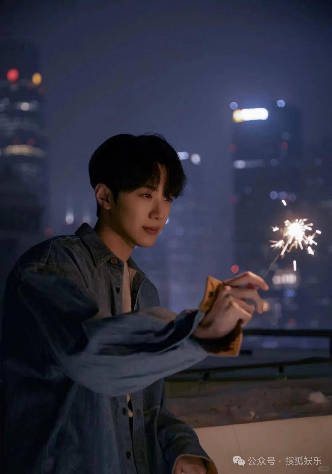 都退居幕后了还要被审判近照状态？他的转型真的还蛮彻底的......