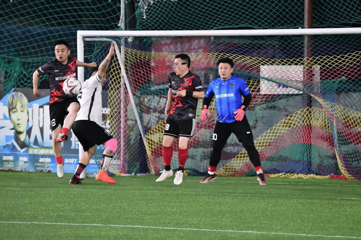 “英格兰足球超级联赛英超争冠节奏拉开曼城的