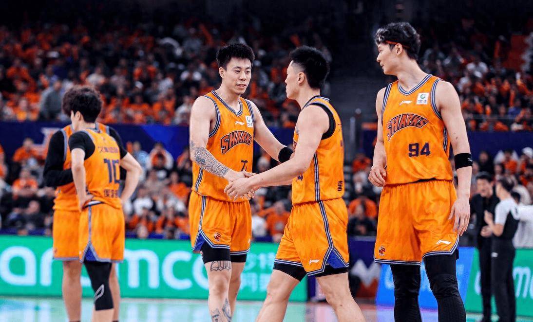 CBA最新排名！上海登顶4队夺第1辽宁第83黑马搅乱NBA职业联赛中文官网__实时赛程比分+球队资讯季后赛