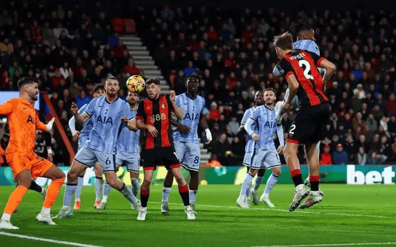 英格兰足球超级联赛英超对决：伯恩茅斯主场迎战热刺热刺客场优势显著