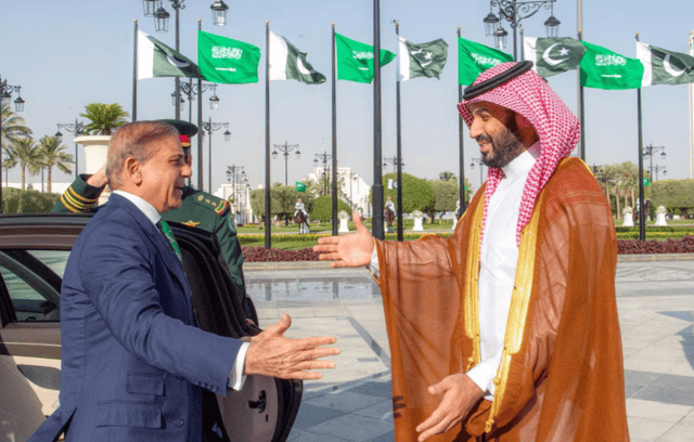 中国技术兜底，巴基斯坦与沙特20亿美元战机大单藏着什么秘密？