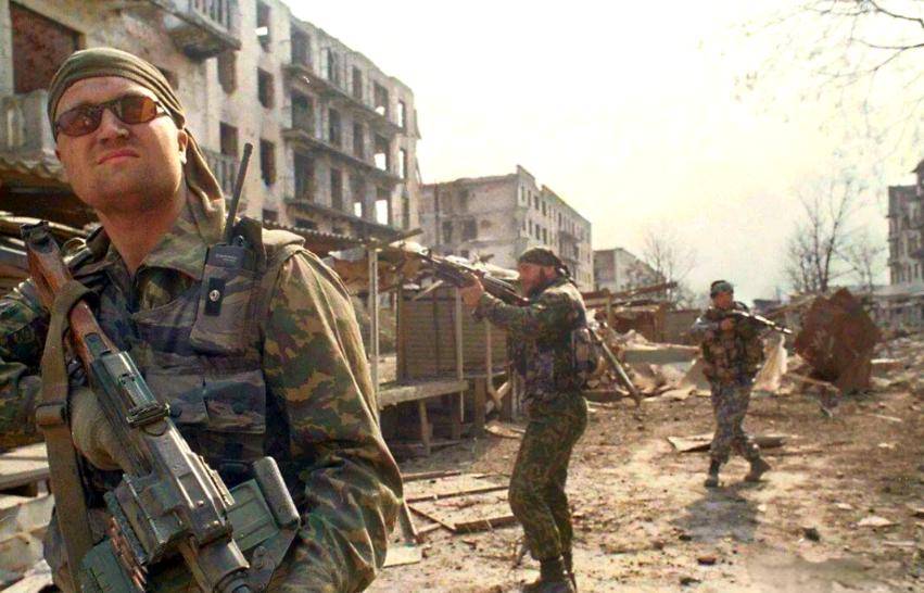 回顾：俄军千人部队几乎被全歼，尸体被砌成掩体，普京：轰平他们