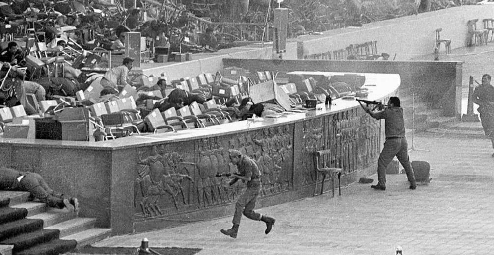 1981年埃及阅兵：给全世界上了一课，此后各国阅兵不再实弹