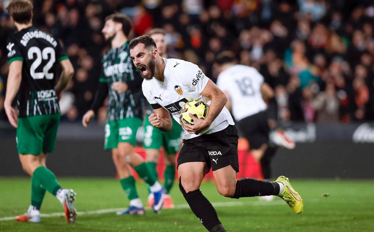 西班牙足球甲级联赛西甲最新积分榜揭晓：瓦伦西亚1-1平比利亚雷亚尔3-1获胜