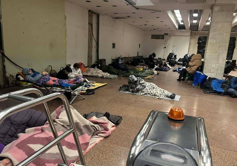 俄军3000发导弹，70000架伊朗小摩托，炸溃乌克兰，电涌冲击基辅