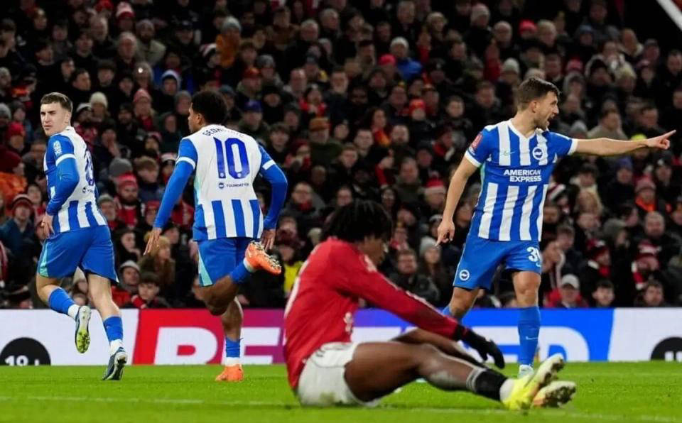 英格兰足球超级联赛曼联双线失利只剩英超拼搏冲击前四成赛季关键