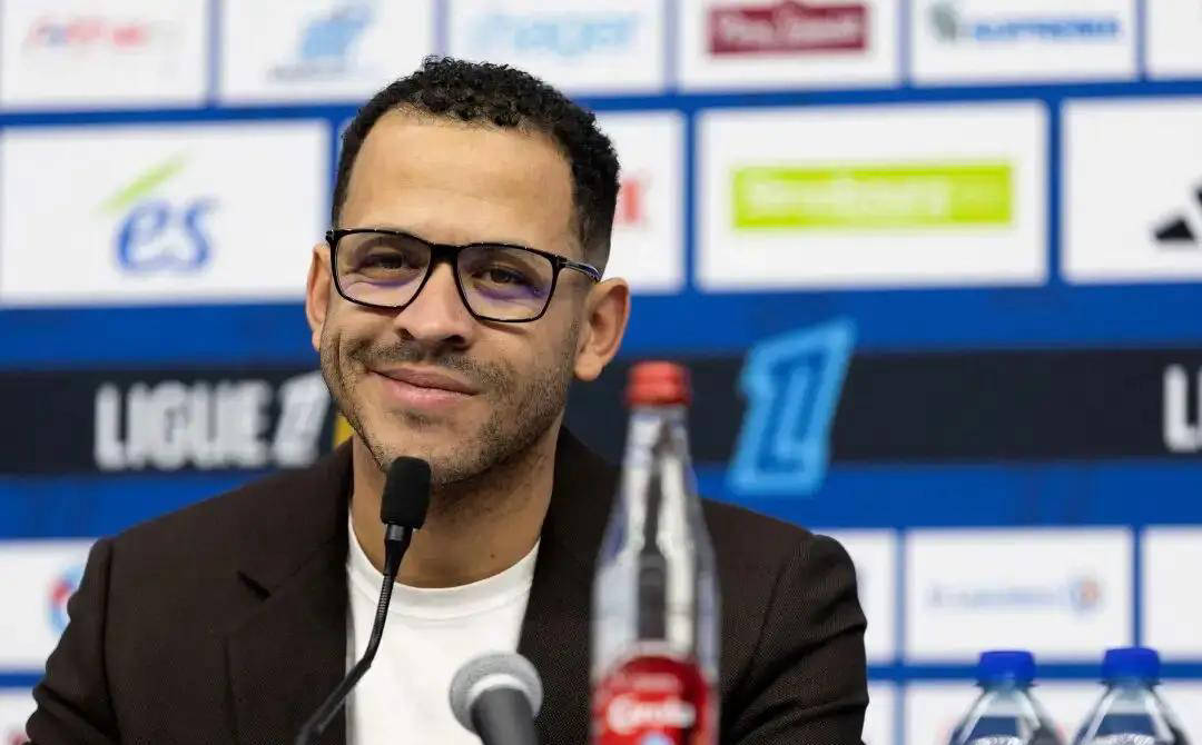 英超联赛免费高清直播+实时赛程+积分预测（2025赛季全覆盖）英联杯半决赛首回合：切尔西迎战阿森纳枪手志在四冠王荣耀