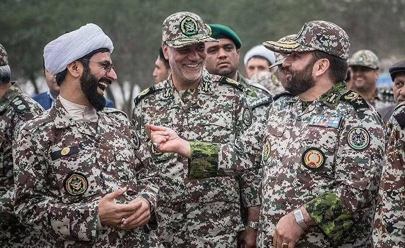 美军轰炸机压境伊朗，中东没航母照打：伊朗紧急查获大批美制武器