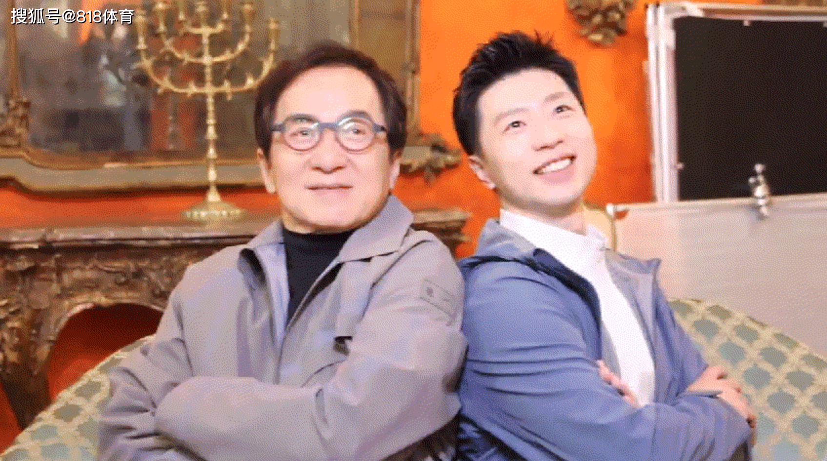 双龙会!成龙马龙米兰时装周聚首龙队送签米兰体育- 体育官方网站 世界杯官方指定投注平台名球拍成龙笑称可以打赢人了