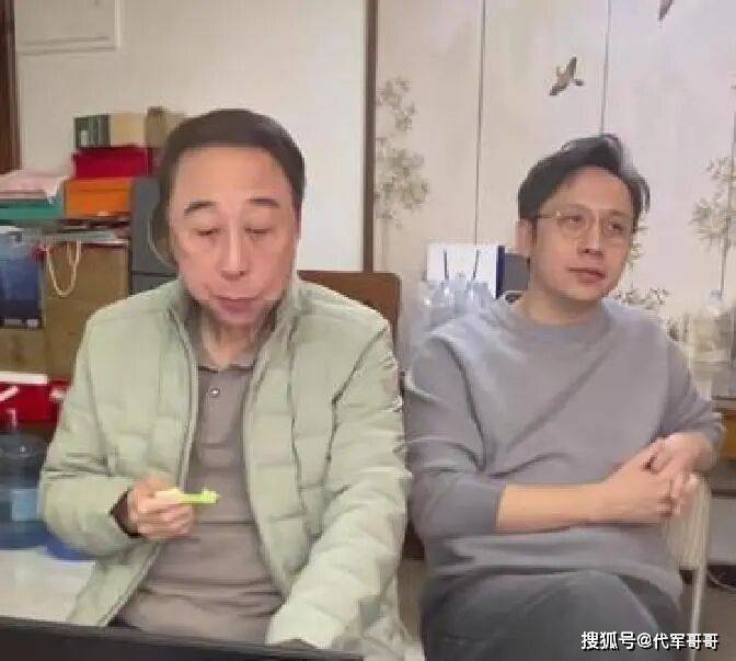 他是冯巩的独子，手握多家企业管理权，如今41岁却还是单身