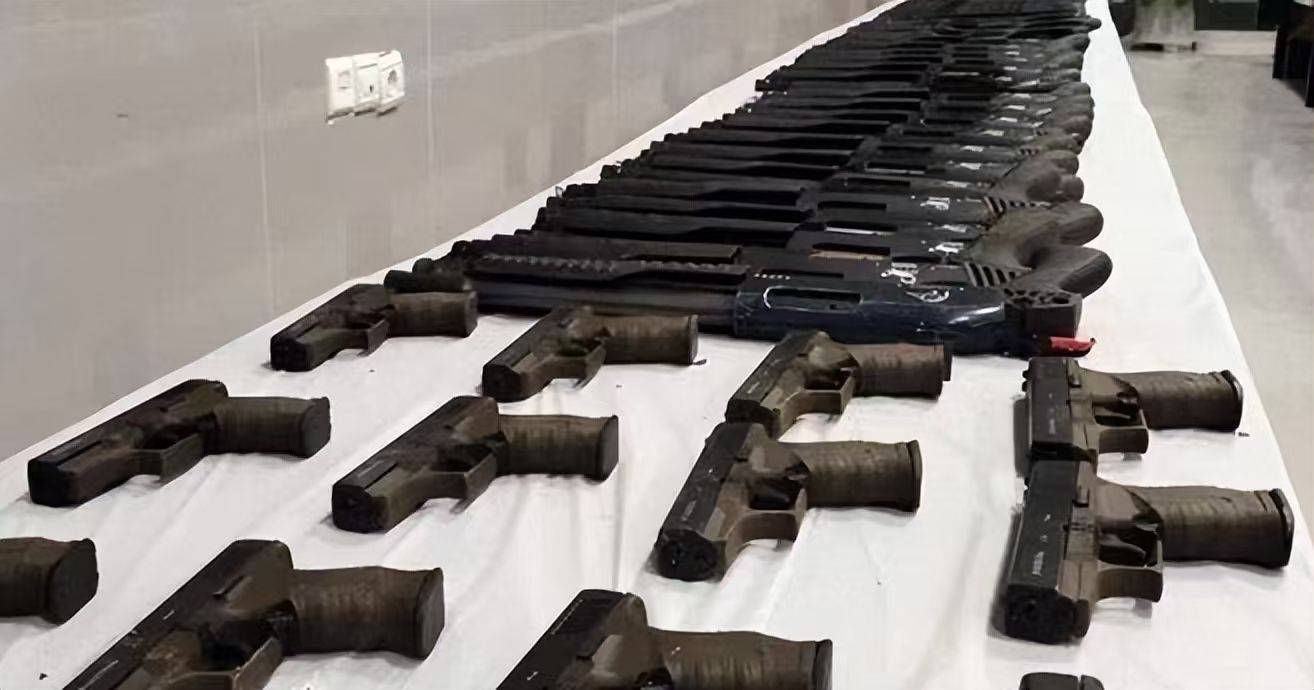 伊朗平叛大捷，截获6万支枪，美国策反遭军队拒绝，伊朗给委内瑞拉上一课