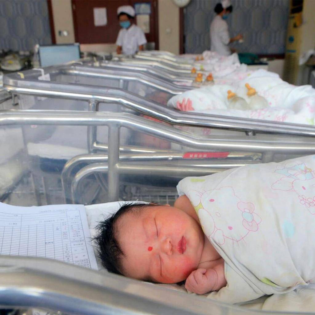 正式跌破7，中国人口会跌到什么程度？