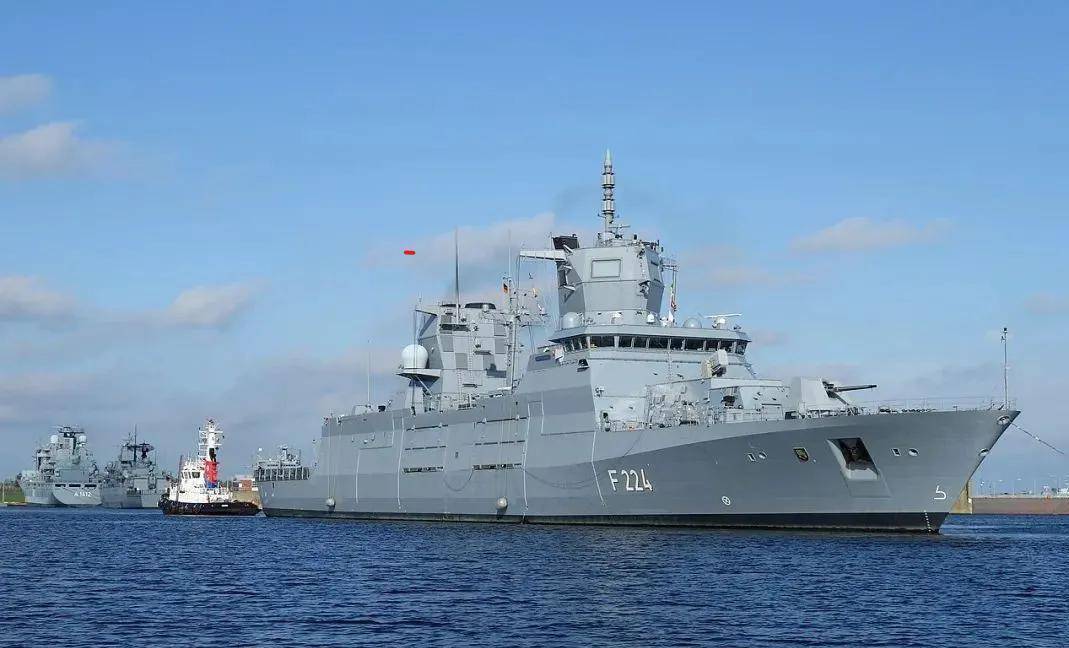 挨打就立正德国军舰遭中国电子干扰后只能大力推进灯光通讯应对丢人丢大了