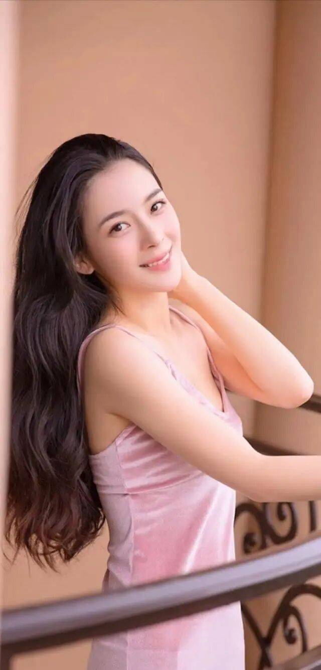 原创             赵樱子直播崩溃大哭！自曝每月砸数十万惨遭员工冷漠对待