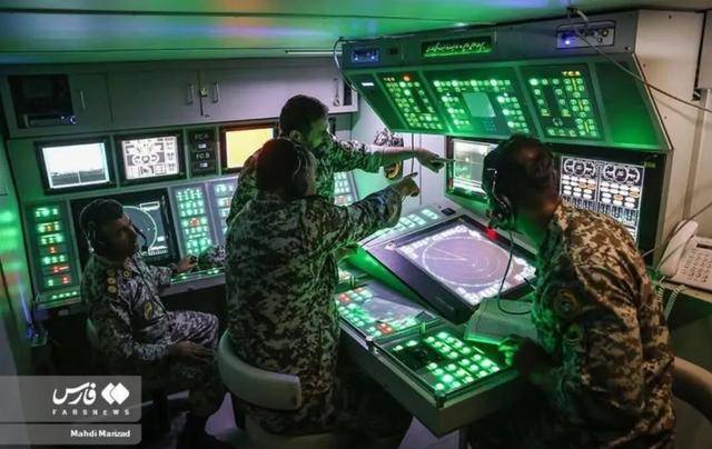 特朗普又要打伊朗!核航母和B-2已待命,中国16架运-20紧急支援?