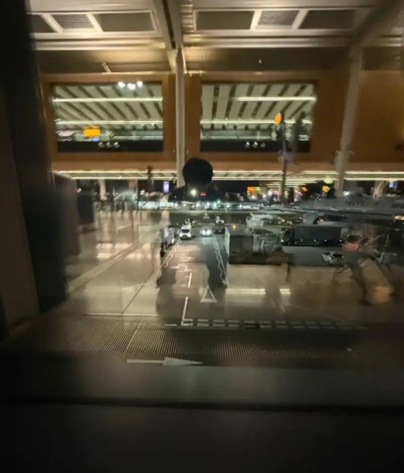 胡可14岁儿子晒留学生活，住60平套房有两面墙衣柜，吃火鸡面解馋