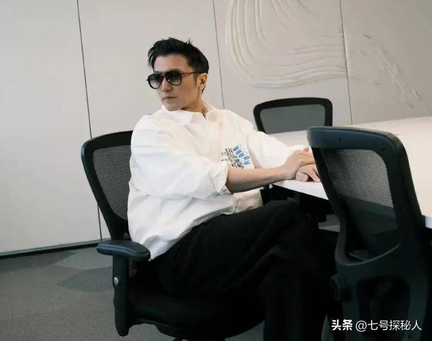 不足24小时,央媒2次公开点名谢霆锋,网友:王菲可以放心了