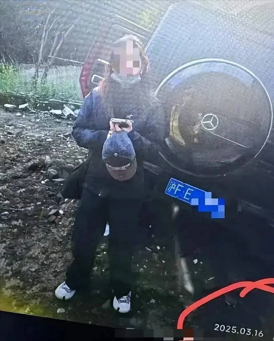 金晨肇事逃逸现场曝光!女助理顶包画面被拍,和狗仔讨价还价没谈拢,没有任何公关机会了!!