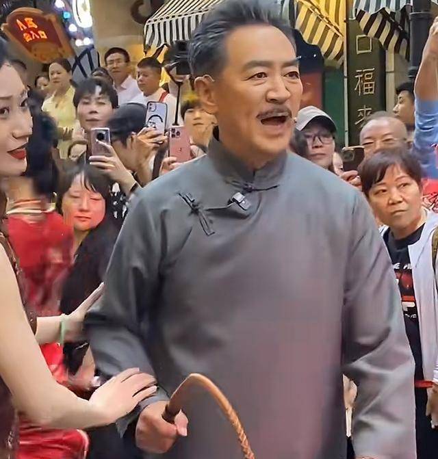 71岁老戏骨寇振海老来得子,本应开心的他,现在却犯了愁?