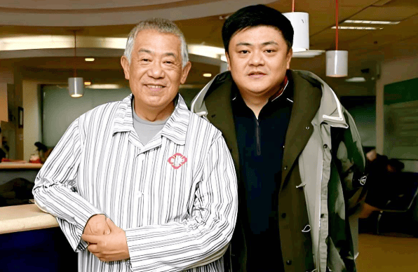 83岁高明近况曝光，儿子高亮去世后，儿媳撑起他与老伴的晚年