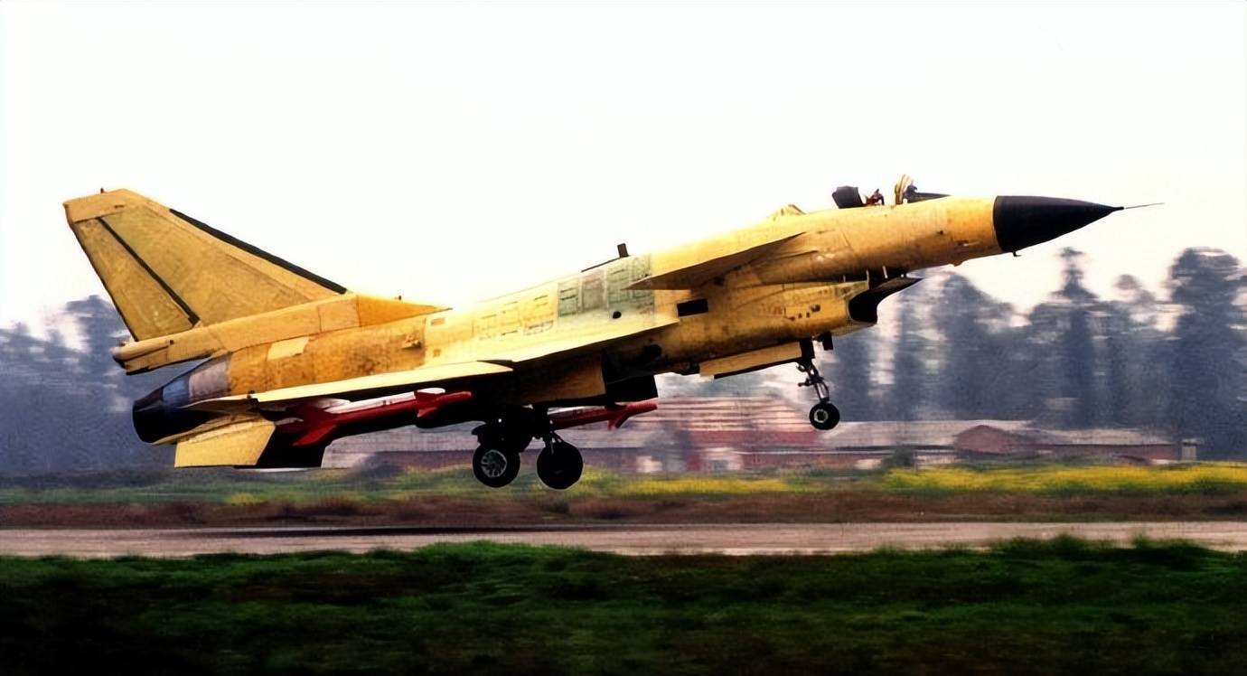 中国七代机2037年首飞？美国着急了：砍F-35订单，省钱研发新战机