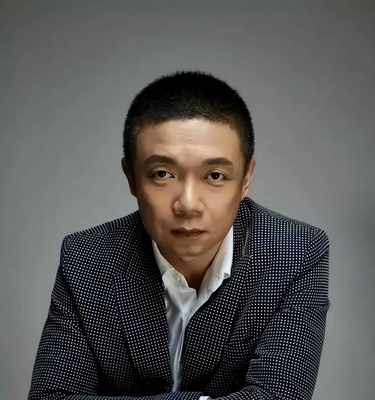 她是上海人民的骄傲，嫁大12岁恩师为妻，如今丈夫已是北影院长