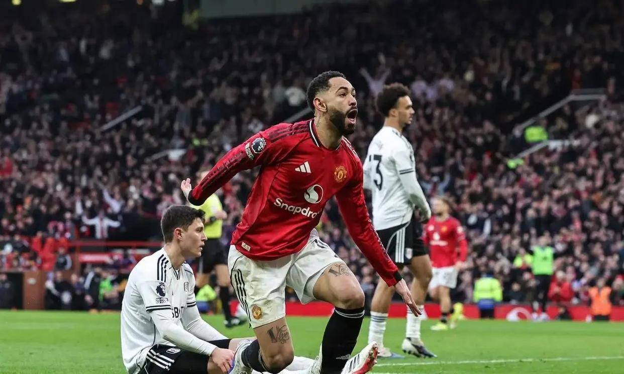 英格兰足球超级联赛曼联3-2逆转绝杀曼城2-2战平热刺英超最新积分榜出炉！阿森纳领先6分！