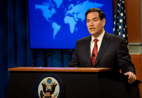 不用坐牢了？马杜罗有救了，中方斩钉截铁，委代元首接过兵权