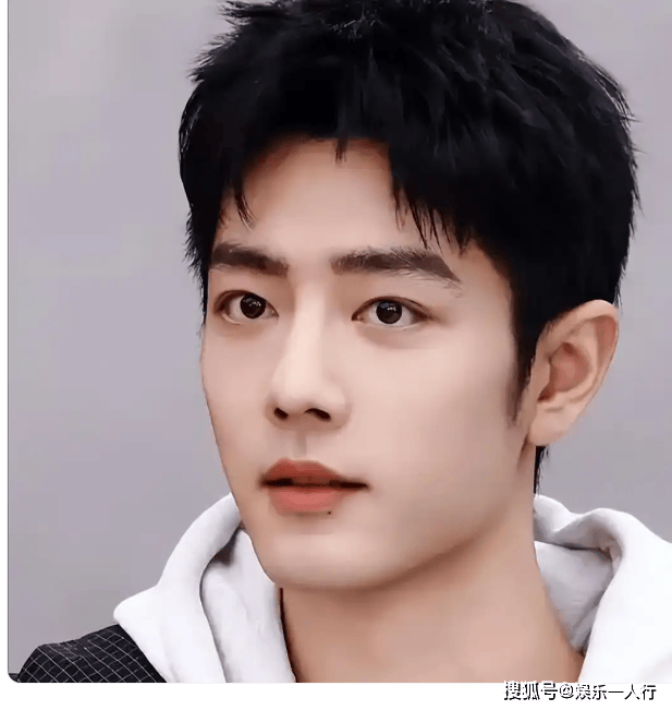 杨幂也没想到，微博之夜换座位风波仅48小时，35岁肖战高调官宣了喜讯