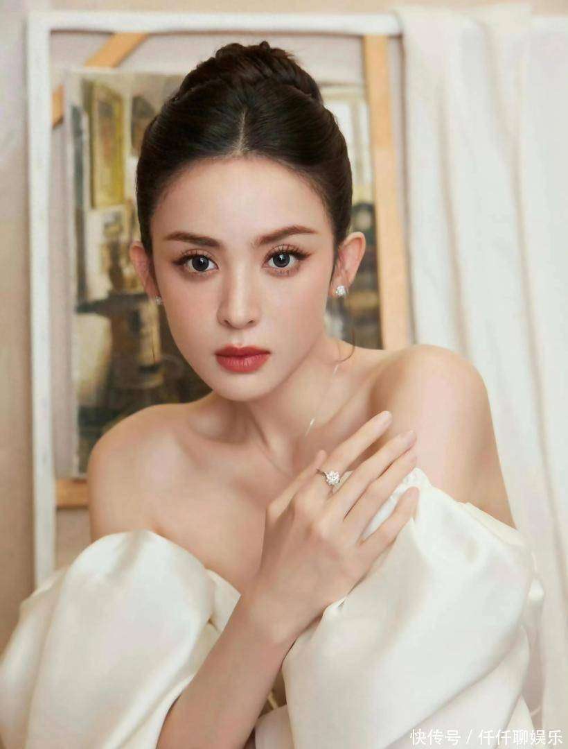 古力娜扎白色抹胸裙惊艳亮相！这撩人眼神杀才是真正的美颜暴击