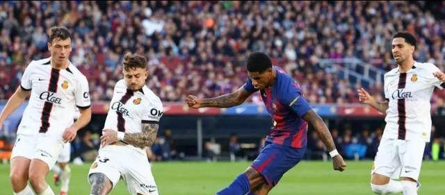 西班牙足球甲级联赛西甲第23轮巴塞罗那主场3-0完胜马洛卡积分榜领先优势扩大至4分