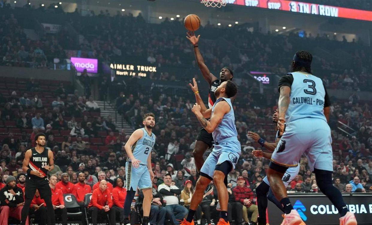 雨燕直播- NBA直播- 足球世界杯 LIVE杨瀚森出场三分钟被判三次犯规克林根爆发狂砍20+19开拓者战胜灰熊