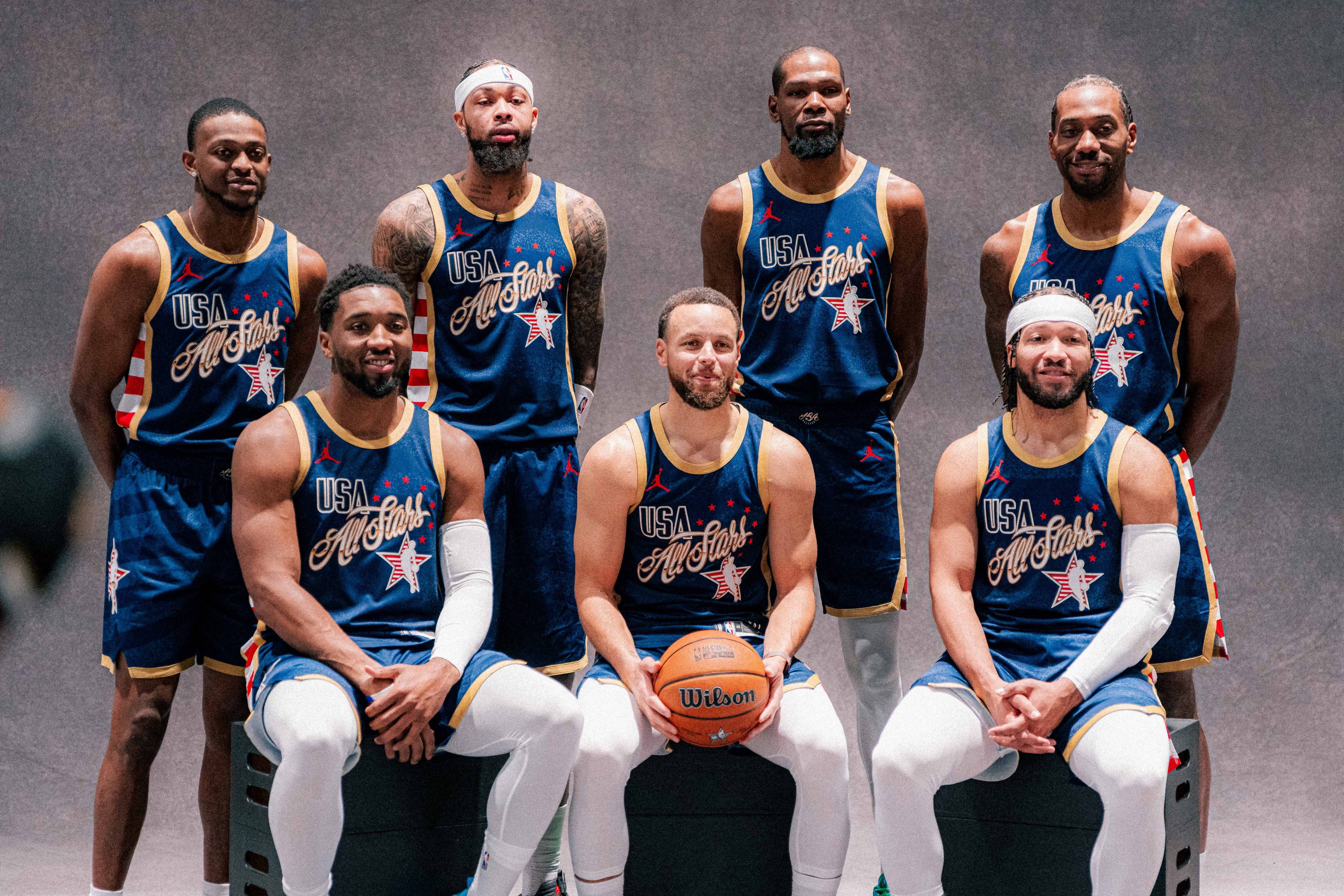 世界杯-足球赛事比分体育网全明星合影出炉！詹姆斯缺席库里坐C位 世界队东契奇C位文班抢镜